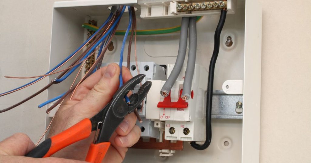 Circuitos e fiações elétricas em Serra